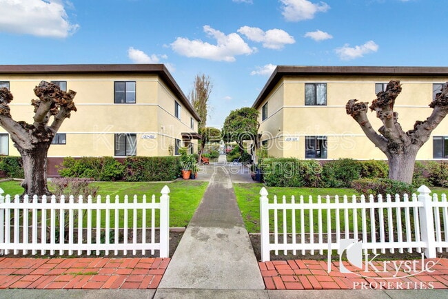 135 W F St in Benicia, CA - Building Photo - Building Photo