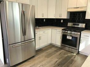 860 W 74th St in Los Angeles, CA - Building Photo - Building Photo