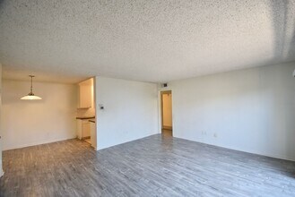 25052 Walnut St in Santa Clarita, CA - Building Photo - Building Photo