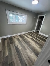 10 Prospect St in Claremont, NH - Foto de edificio - Building Photo