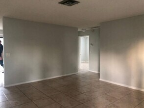 1637 Barbarie Ln in West Palm Beach, FL - Building Photo - Building Photo