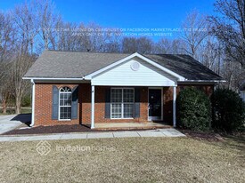 507 Meadowbrook Dr in Matthews, NC - Building Photo