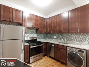 635 W Oakdale Ave, Unit 627-3 in Chicago, IL - Foto de edificio - Building Photo
