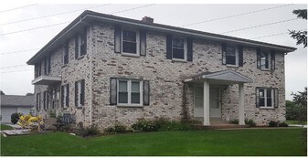 1520 Camden Ct in Waukesha, WI - Building Photo