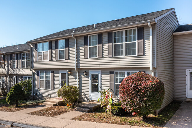 Diamond Court Apartments in Waterbury, CT - Building Photo - Building Photo