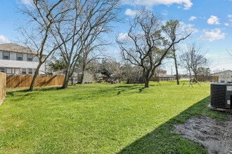 2533 S Washington Ave in Pearland, TX - Foto de edificio - Building Photo