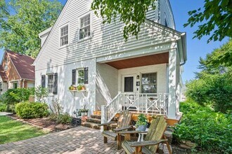 5030 N Kent Ave in Whitefish Bay, WI - Building Photo - Building Photo