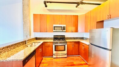 320 E 21st St in Chicago, IL - Building Photo - Building Photo