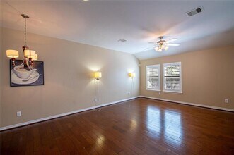 915 W Heights Hollow Ln in Houston, TX - Building Photo - Building Photo