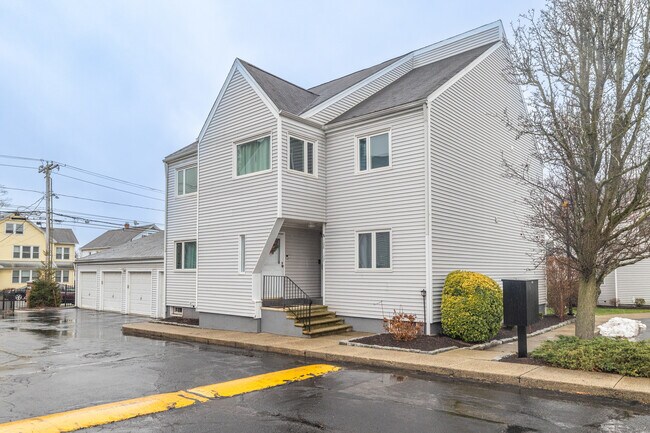 The Chateau in Bridgeport, CT - Building Photo - Building Photo