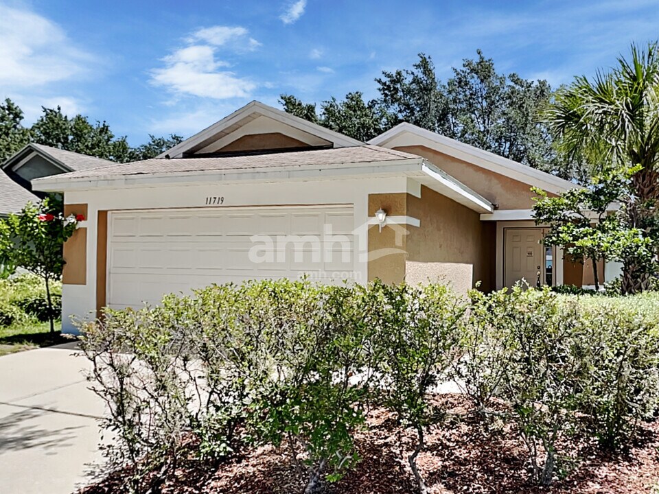 11719 Crest Creek Dr in Riverview, FL - Foto de edificio