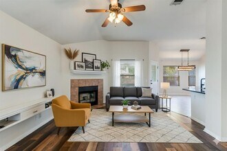 107 Cassandra Dr in Hutto, TX - Building Photo - Building Photo