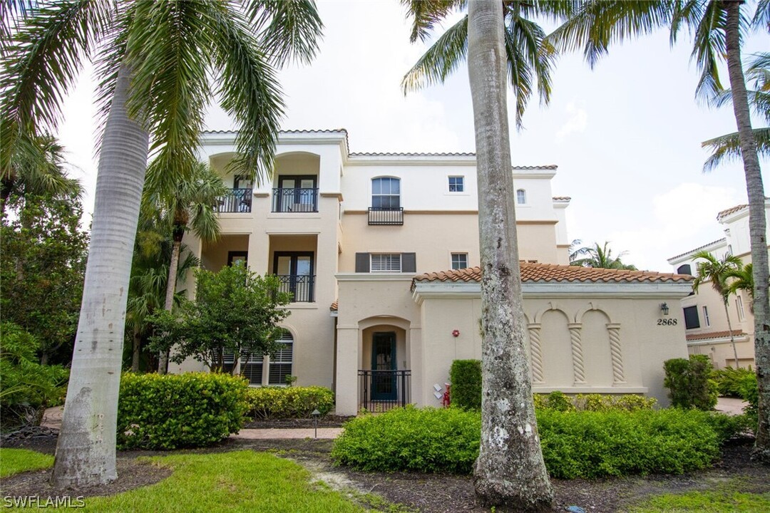 2868 Tiburon Blvd E in Naples, FL - Building Photo