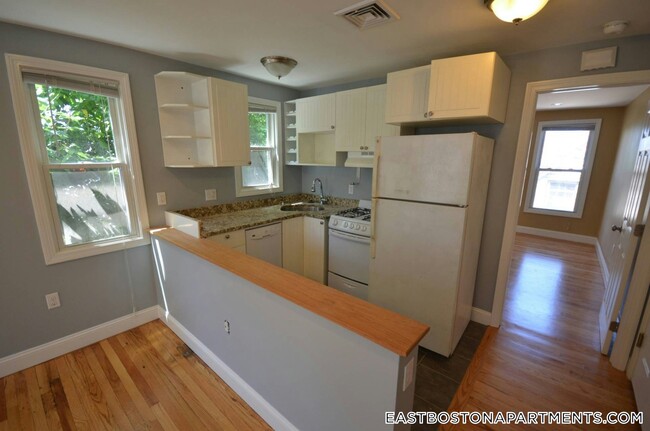 12 Cheever Ct in Boston, MA - Building Photo - Building Photo