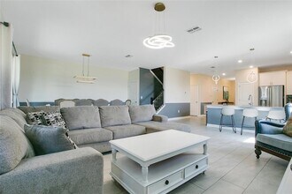 8800 Interlocking Ct in Four Corners, FL - Foto de edificio - Building Photo