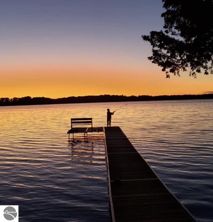 5042 Karlin Rd in Interlochen, MI - Foto de edificio