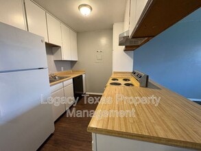 1702 Short St in Cleburne, TX - Building Photo - Building Photo