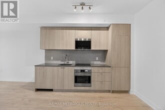 2088 James St in Burlington, ON - Building Photo - Building Photo