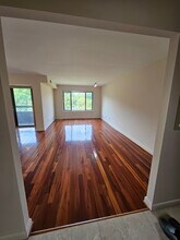 11305 Commonwealth Dr, Unit 304 in Rockville, MD - Foto de edificio - Building Photo