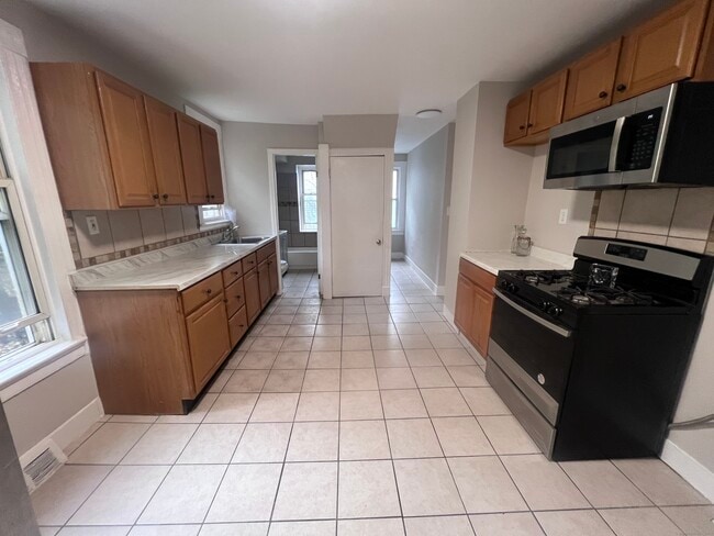 82 Ivy St in New Haven, CT - Building Photo - Building Photo