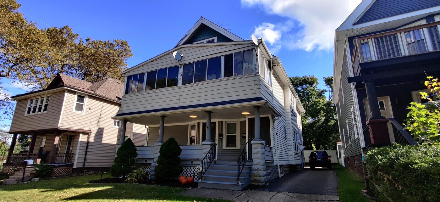 1317 W 61st St, Unit 1317 in Cleveland, OH - Building Photo