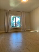 10335 NW 46th St in Doral, FL - Building Photo - Building Photo