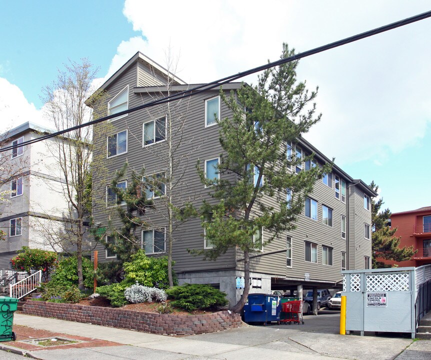 4230 NE 8th Ave in Seattle, WA - Foto de edificio