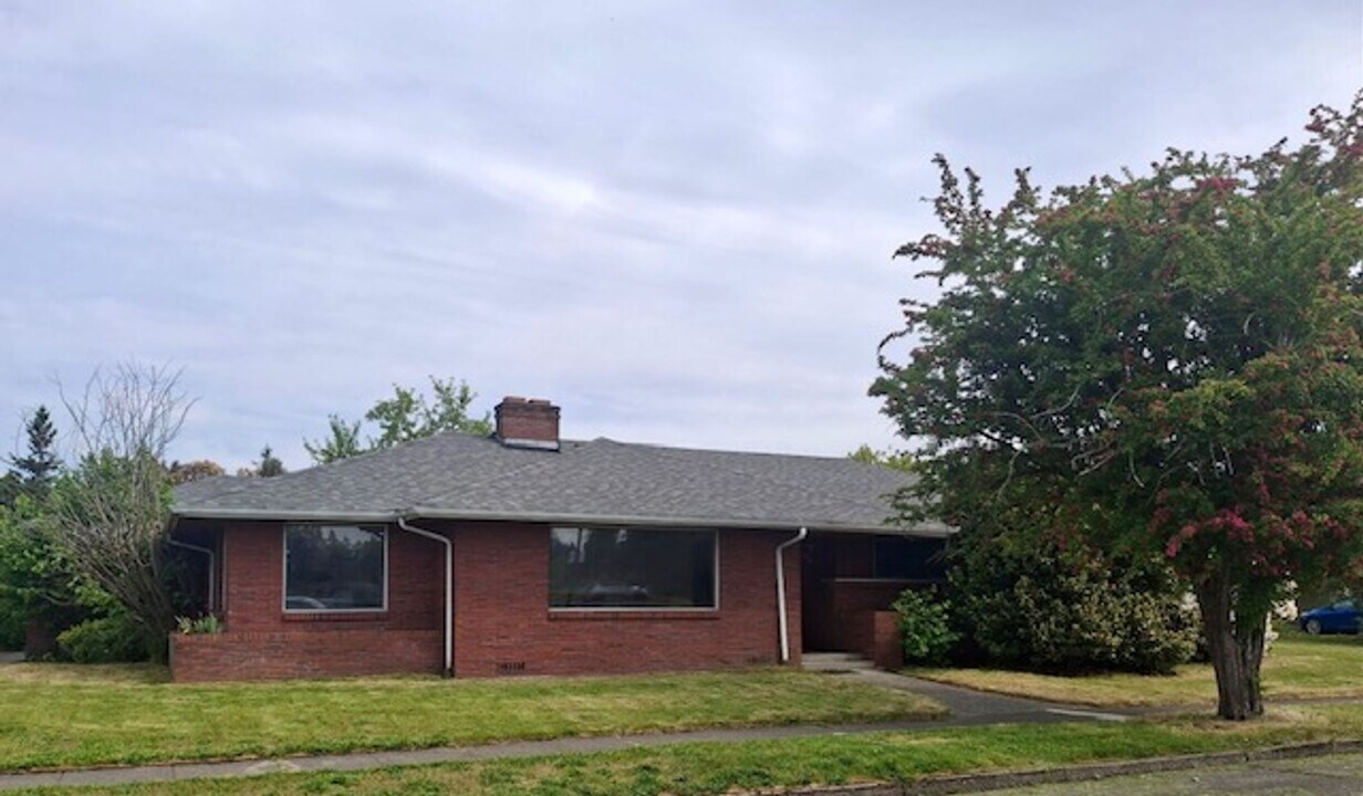 404 S Washington Ave in Centralia, WA - Building Photo
