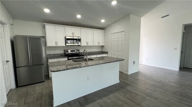 213 NW 9th St in Cape Coral, FL - Building Photo - Building Photo