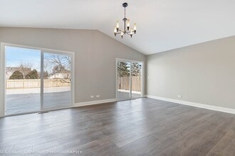 2970 Middlebury Ct W in Aurora, IL - Building Photo - Building Photo