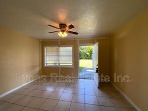 3323 Canal St in Ft. Myers, FL - Foto de edificio - Building Photo