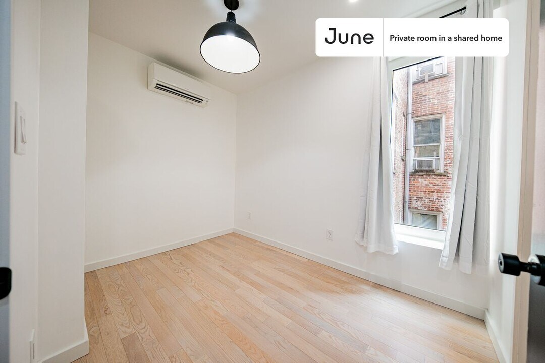 Room in Shared 4 bed/4 bath home in Brooklyn, NY - Building Photo