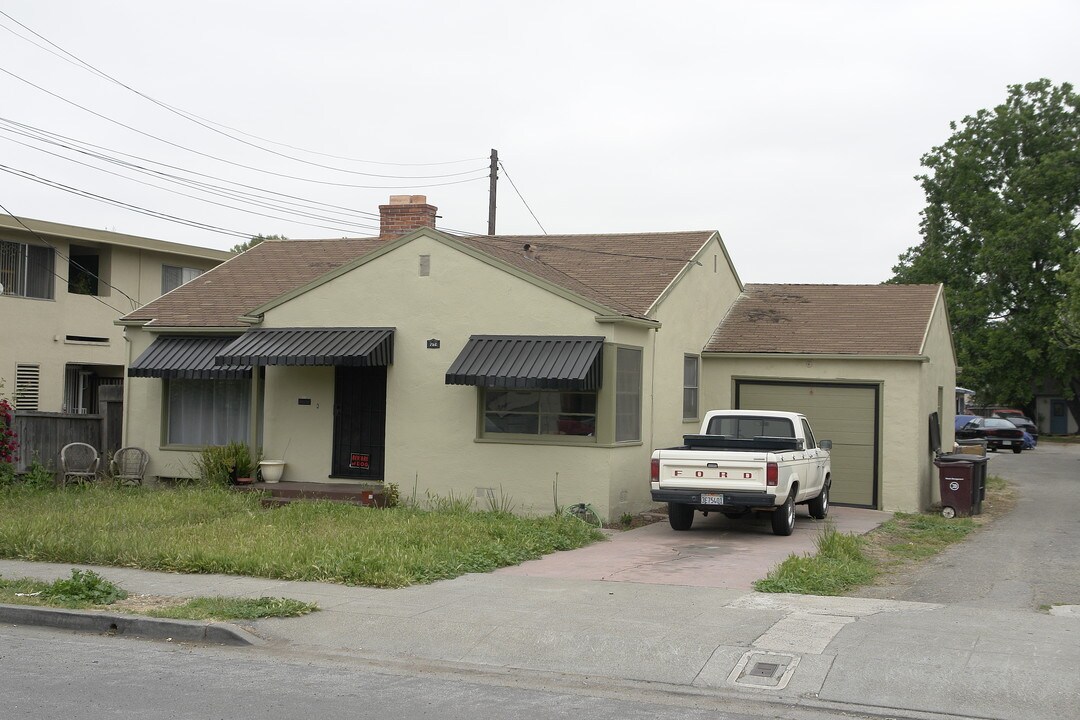 752-760 Blossom Way in Hayward, CA - Foto de edificio