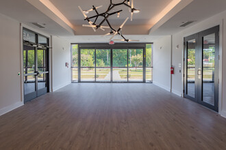 The James On Merrimac in Williamsburg, VA - Foto de edificio - Interior Photo
