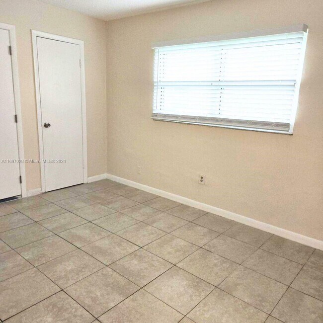 2210 SW 46th Ct-Unit -1 in Fort Lauderdale, FL - Building Photo - Building Photo
