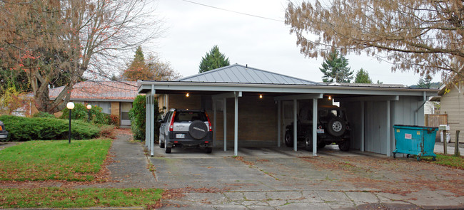 1411 Washington St in Sumner, WA - Foto de edificio - Building Photo