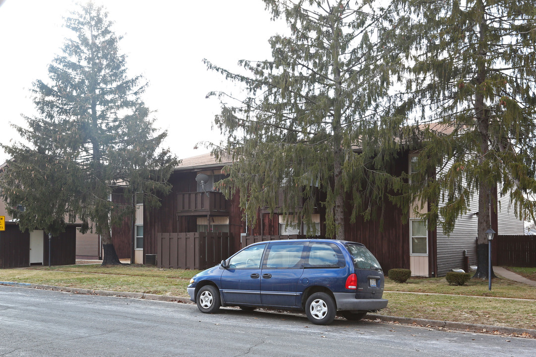 Diplomat Apartments in East Alton, IL - Building Photo