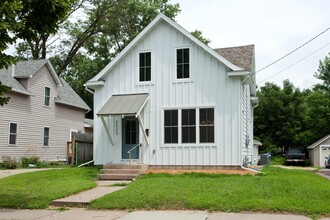 2323 Cole Ave SE in Minneapolis, MN - Building Photo - Building Photo