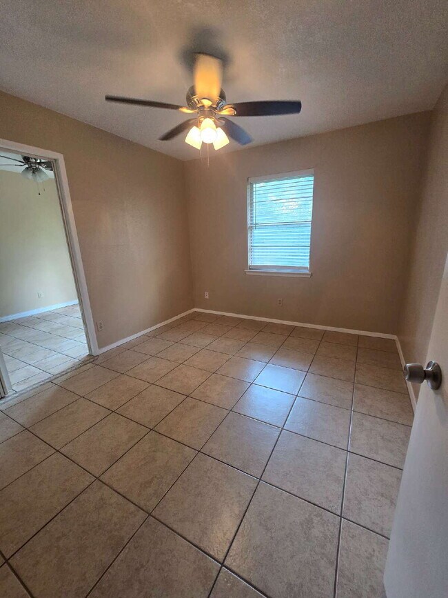 1012 Lynn St in Weatherford, TX - Building Photo - Building Photo