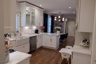 33 Claremont Ave in Montclair, NJ - Building Photo - Building Photo