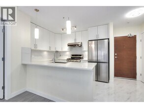 6888 Alderbridge Wy in Richmond, BC - Building Photo - Building Photo