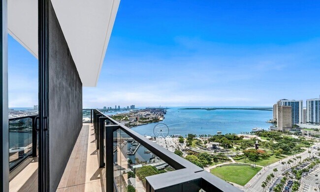 398 NE 5th St, Unit 2515 in Miami, FL - Building Photo - Building Photo
