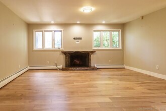 8 Staunton Ct in Farmington, CT - Building Photo - Building Photo