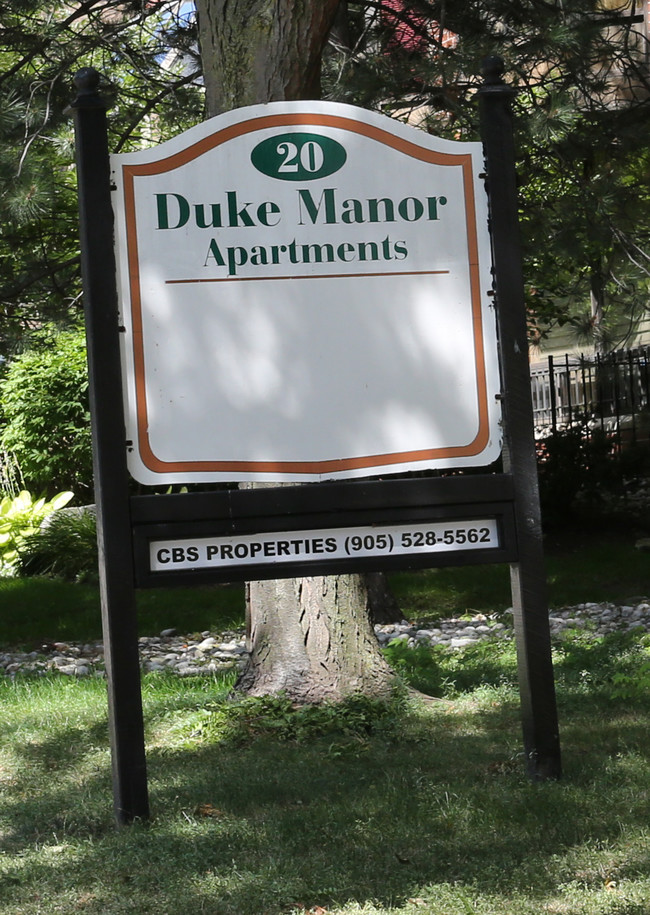 Duke Manor in Hamilton, ON - Building Photo - Building Photo