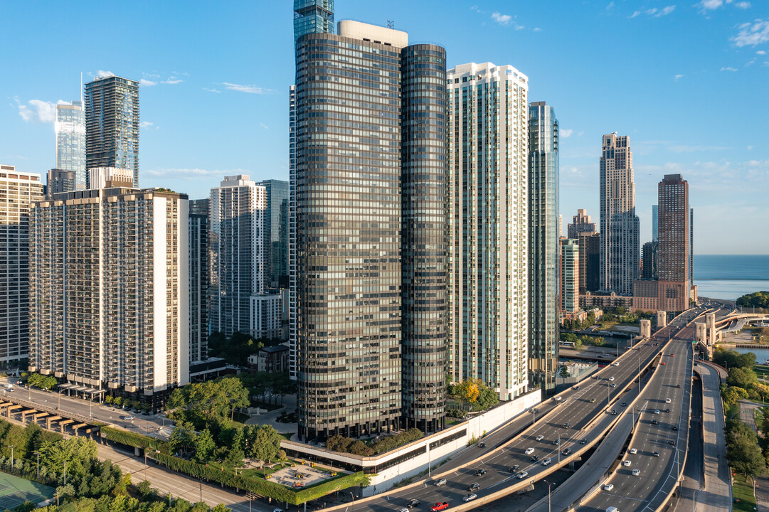 Harbor Point Tower in Chicago, IL - Building Photo