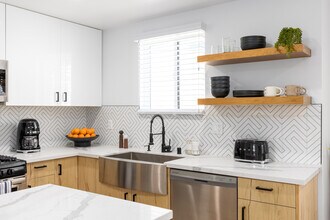 1414 S Orange Dr, Unit 1414 in Los Angeles, CA - Building Photo - Building Photo