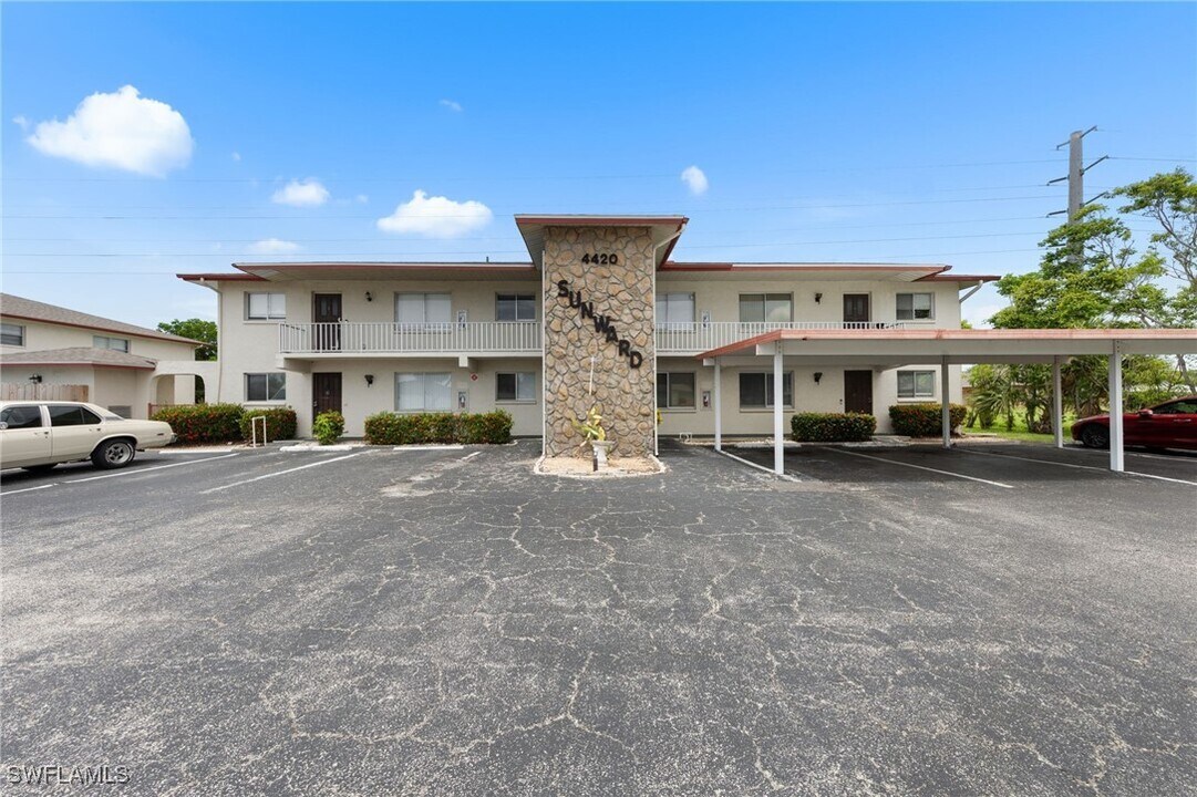 4420 Santa Barbara Blvd in Cape Coral, FL - Building Photo