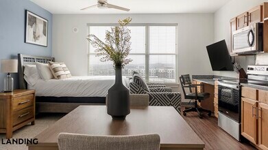 302 13th St S, Unit PH711 in Birmingham, AL - Building Photo - Building Photo