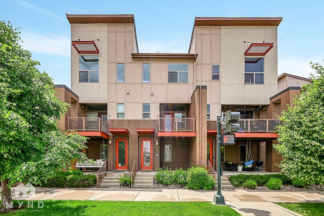 10254 E 29th Dr in Denver, CO - Building Photo