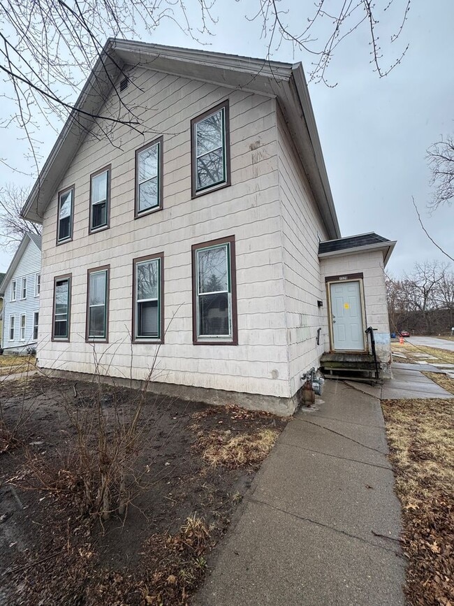 property at 1527 W 6th St